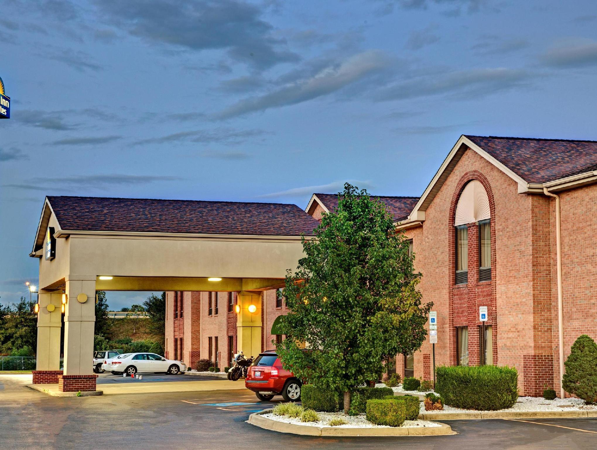 Days Inn & Suites By Wyndham Louisville Sw Exterior foto